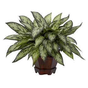 Triple Silver Queen w/Hexagon Vase